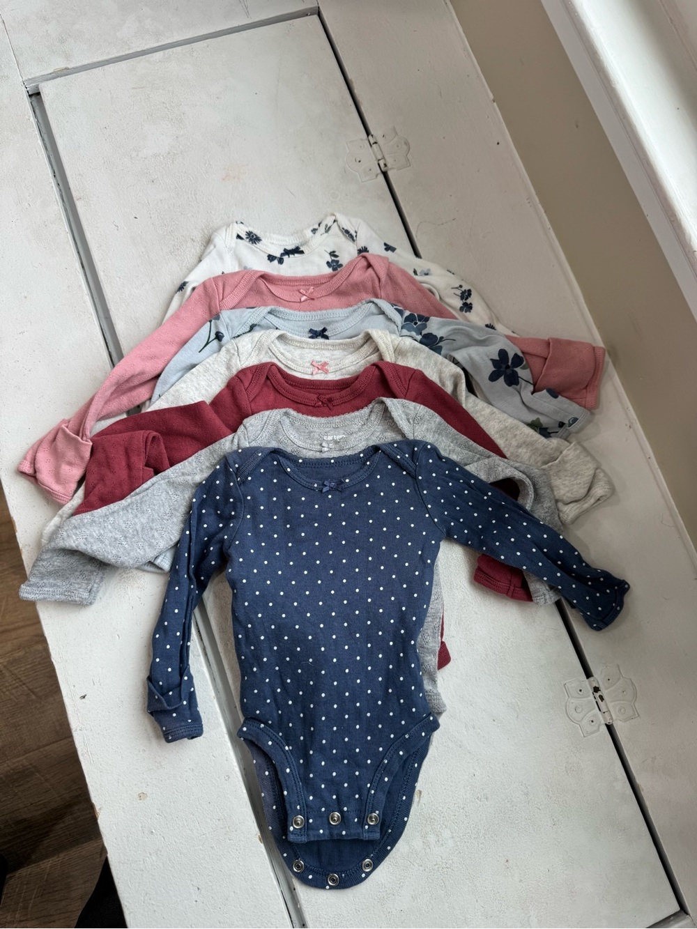 Carter’s 7pack newborn long sleeve with mittens size NB
